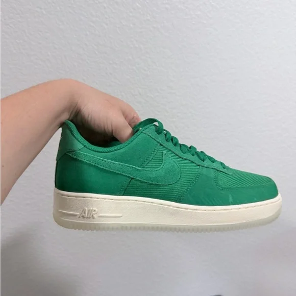 Nike Men’s Air Force 1 Low Green Suede Sneakers - Picture 6 of 9